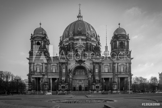Bild på The Berlin Cathedral on the Museuminsel in Berlin Germany on a morning in February black and white